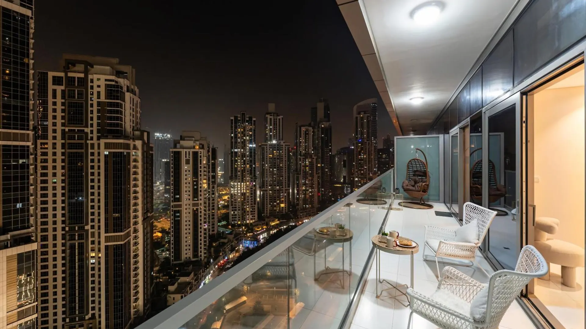 Appartamento Stunning Burj View - High Infinity Pool - Cozy 2Br Dubai