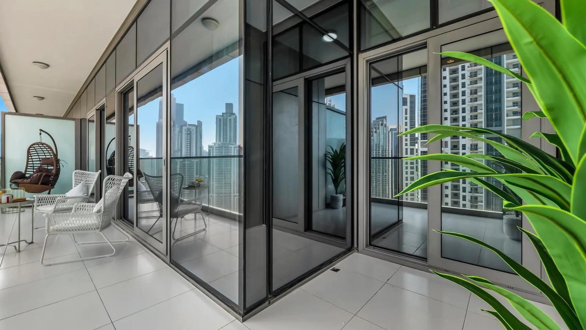 Appartamento Stunning Burj View - High Infinity Pool - Cozy 2Br Dubai Emirati Arabi Uniti