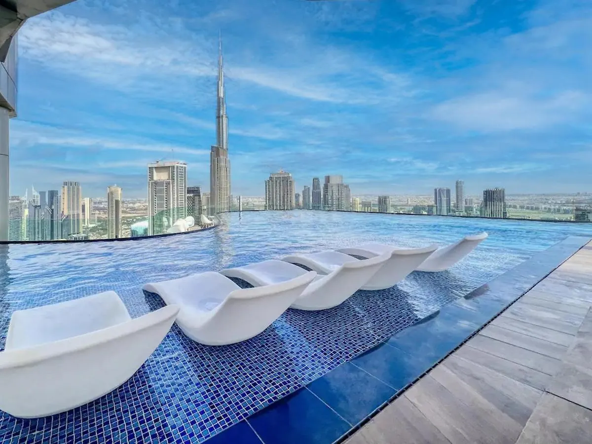 Appartamento Stunning Burj View - High Infinity Pool - Cozy 2Br Dubai Emirati Arabi Uniti