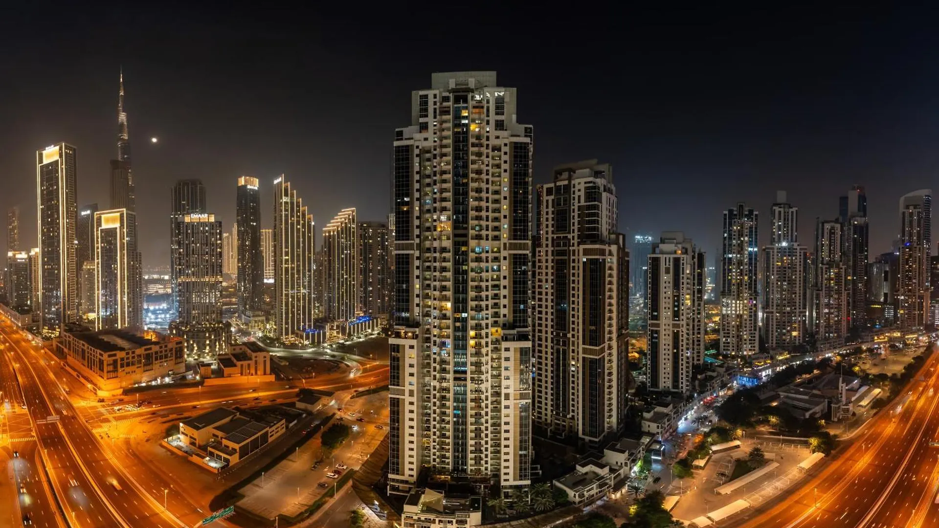 Stunning Burj View - High Infinity Pool - Cozy 2Br Apartment Dubai
