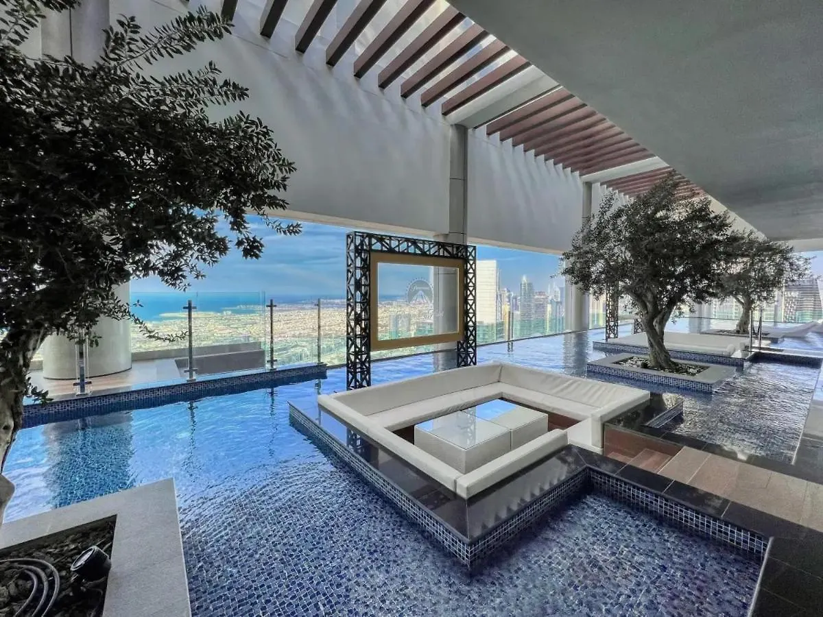 Stunning Burj View - High Infinity Pool - Cozy 2Br Apartment Dubai