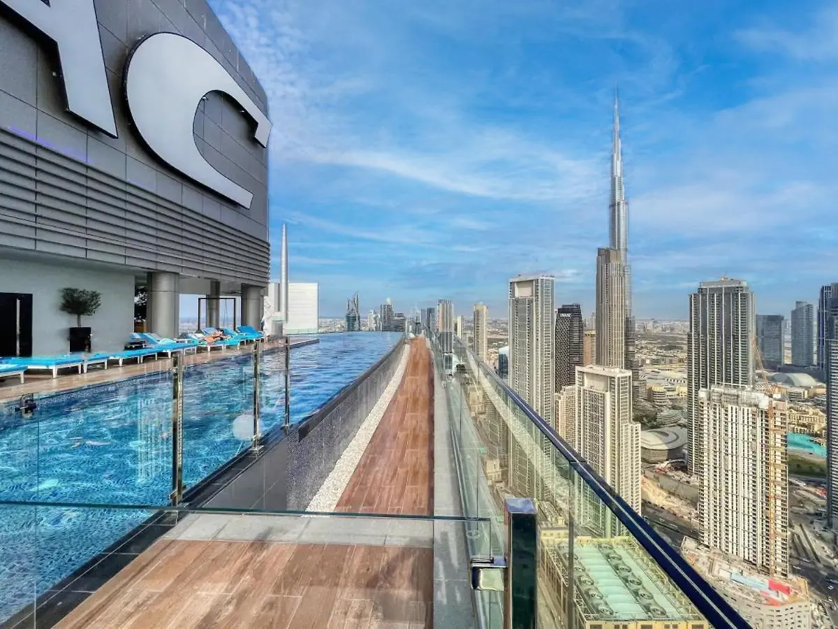 Stunning Burj View - High Infinity Pool - Cozy 2Br Apartment Dubai