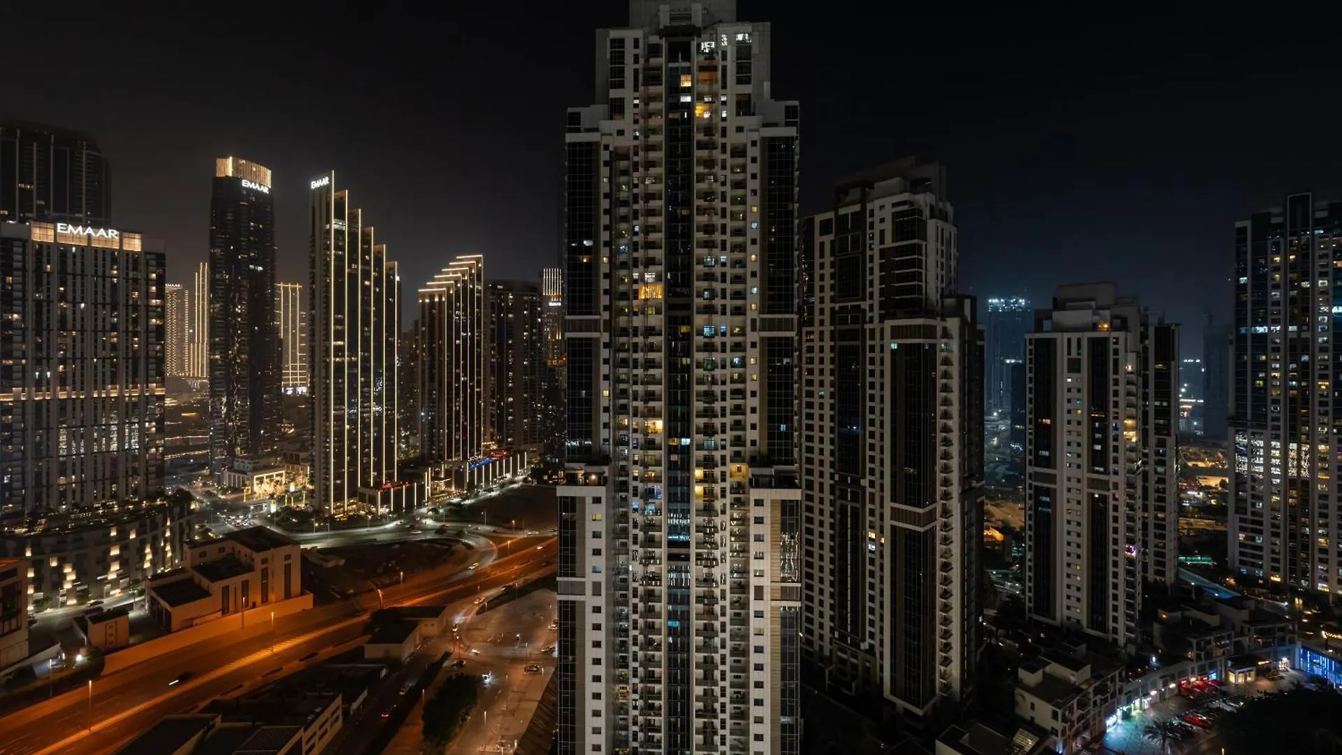 Stunning Burj View - High Infinity Pool - Cozy 2Br Apartment Dubai