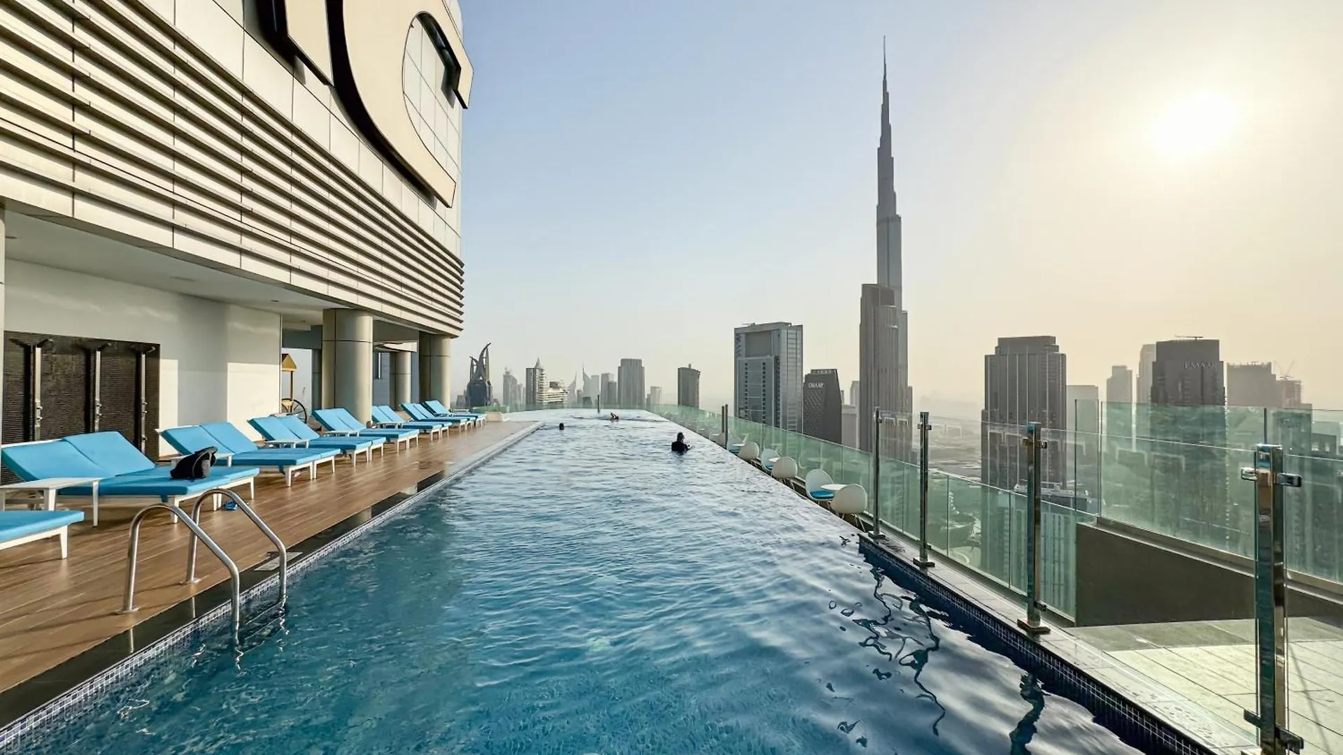 Stunning Burj View - High Infinity Pool - Cozy 2Br Apartment Dubai
