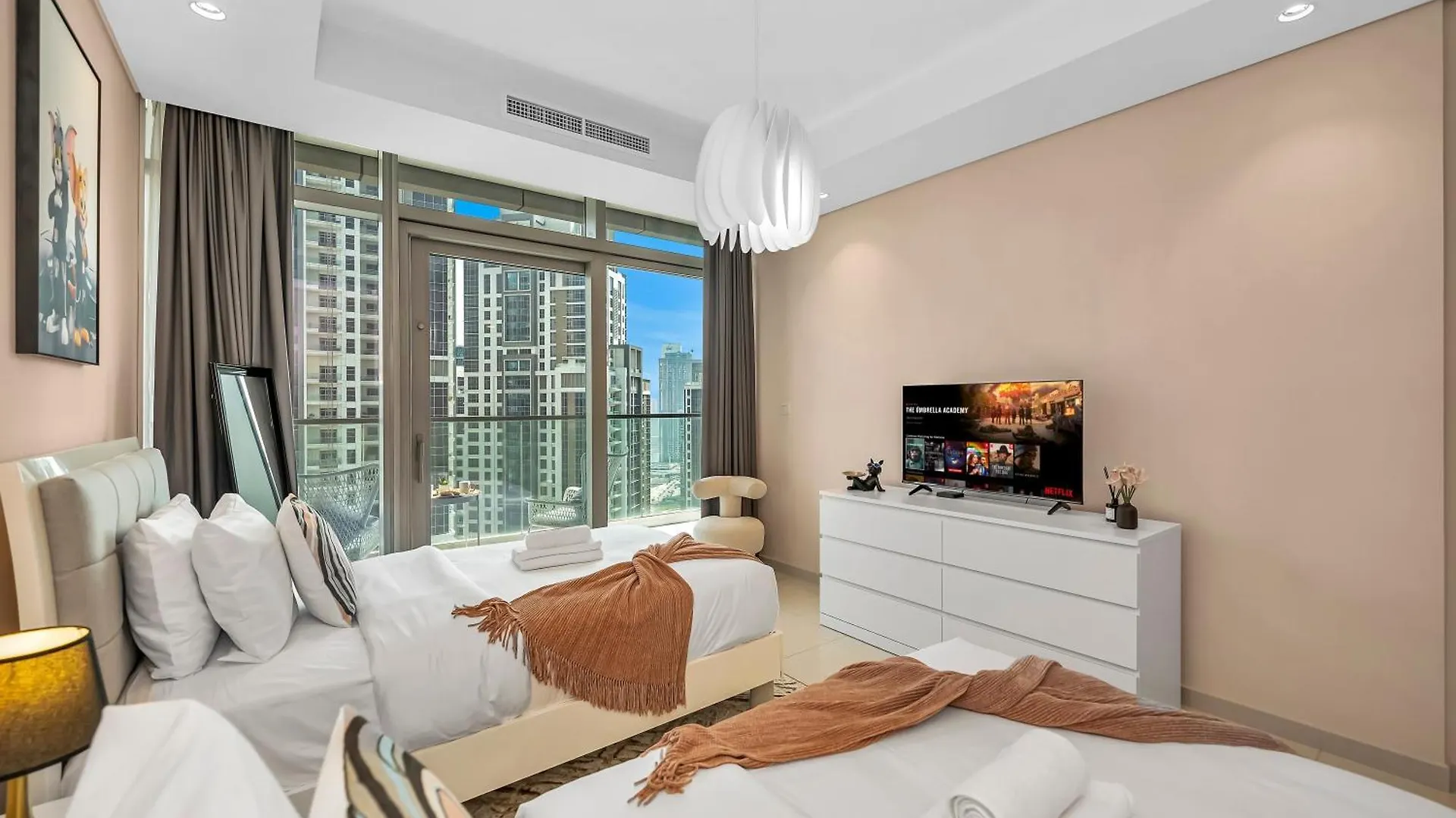 Stunning Burj View - High Infinity Pool - Cozy 2Br Apartment Dubai