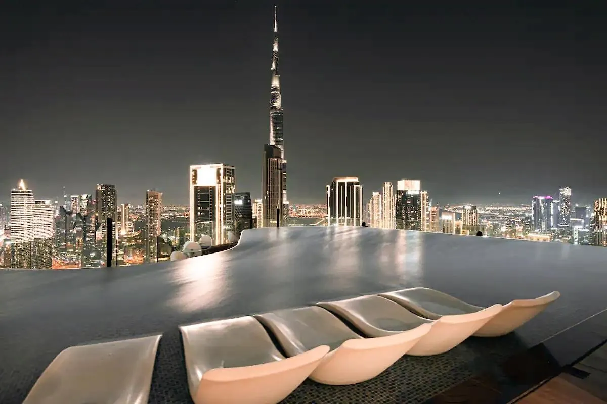 Stunning Burj View - High Infinity Pool - Cozy 2Br Apartment Dubai